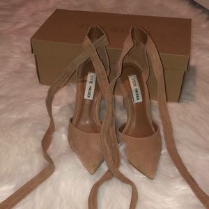 Steve Madden lace up Pumps
